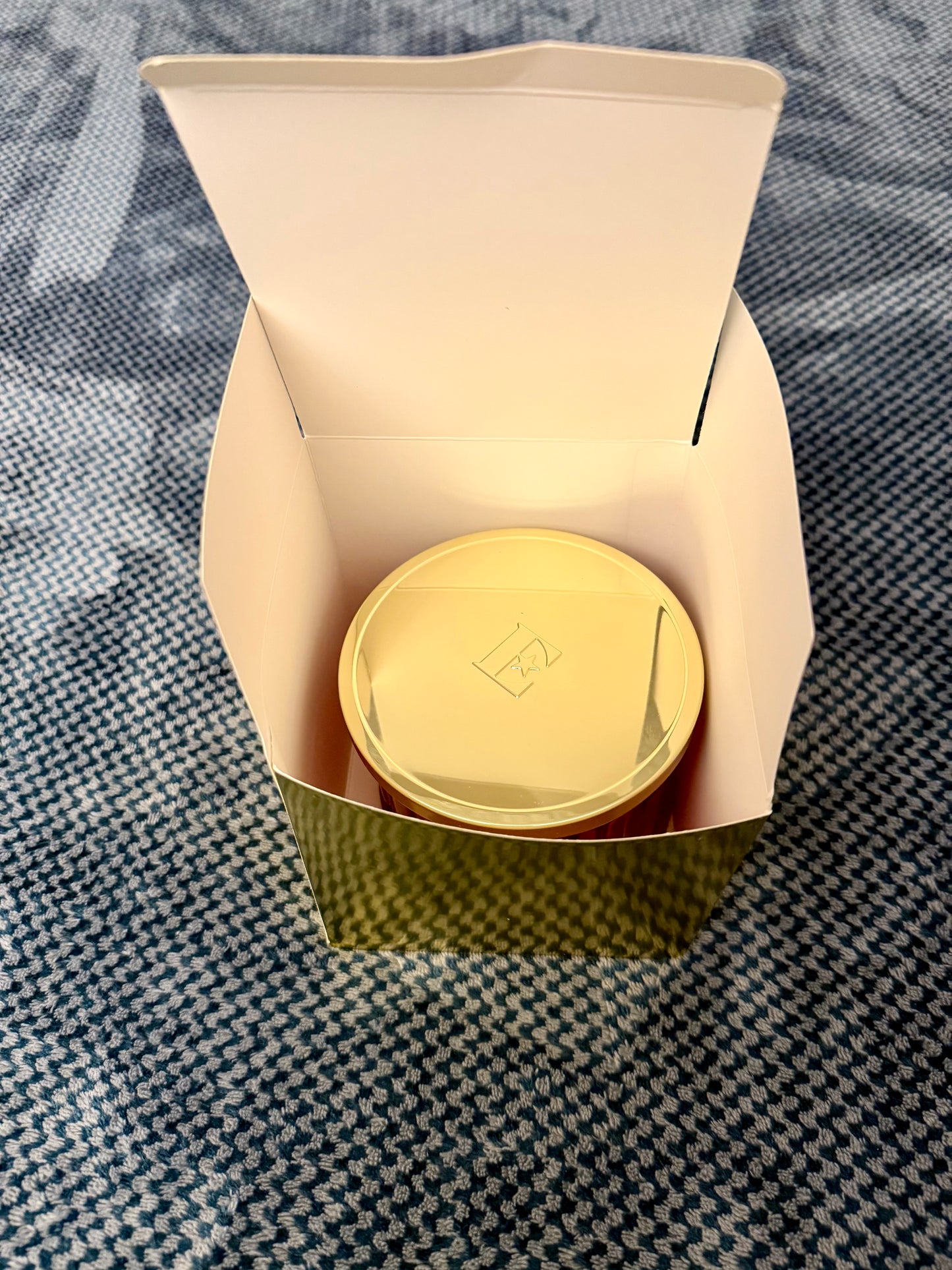 Elton John by Slatkin + Co 14oz Mulled Pomegranate Wine 3 wick Candle